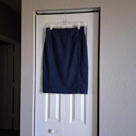 White House Black Market Blue Denim Pencil Skirt Women's Size 4 - Picture 2 of 16